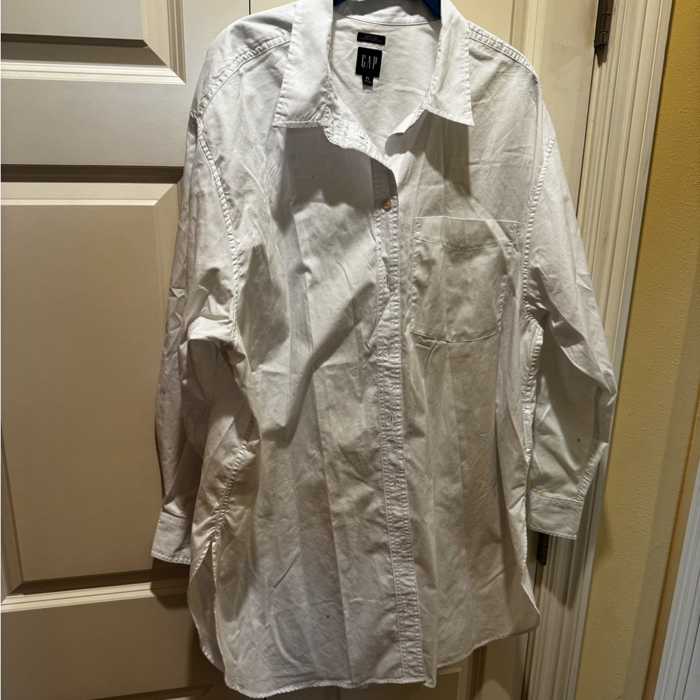 GAP White Button Down Shirt with Traditional Collar